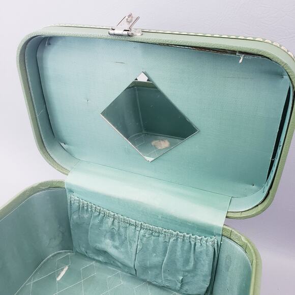 Vintage ‘70s Carilite Hard Shell Train Case Makeup Avocado Green No Key - Picture 9 of 14